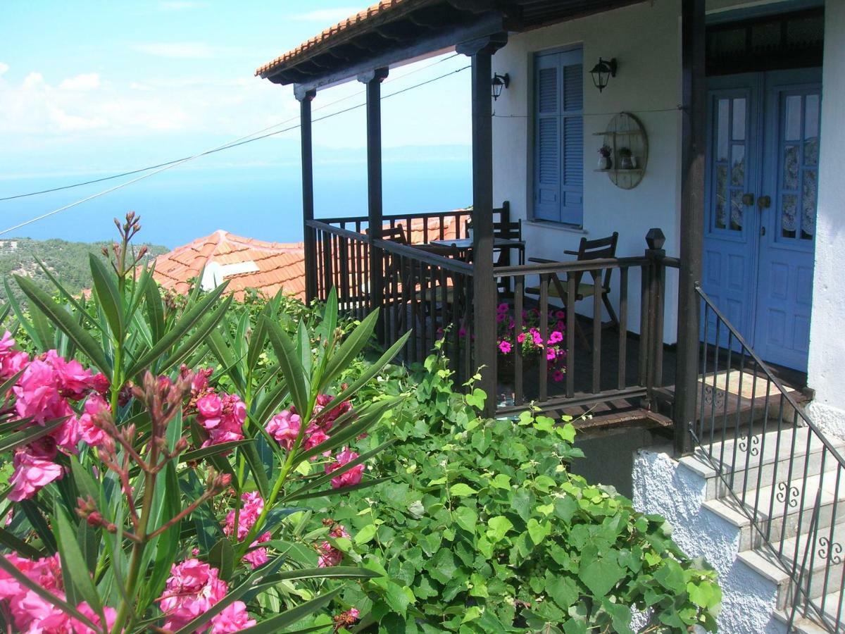 Athina'S House Hostal Skala Sotiros Exterior foto