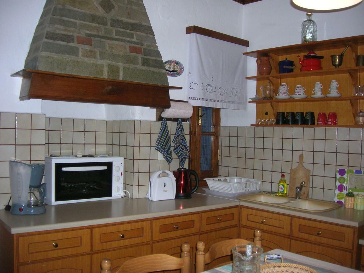 Athina'S House Hostal Skala Sotiros Exterior foto